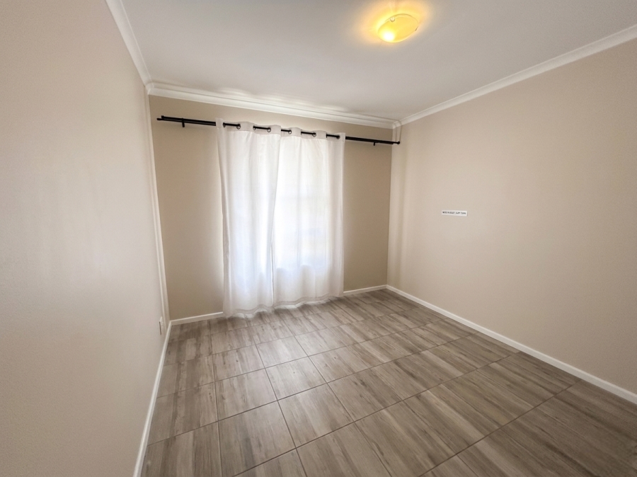 To Let 2 Bedroom Property for Rent in Parklands North Western Cape